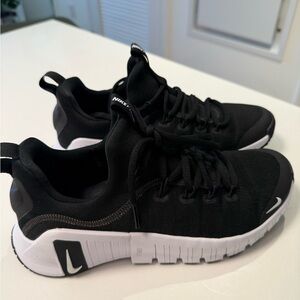 Nike Black and White Casual Trainer Sneakers